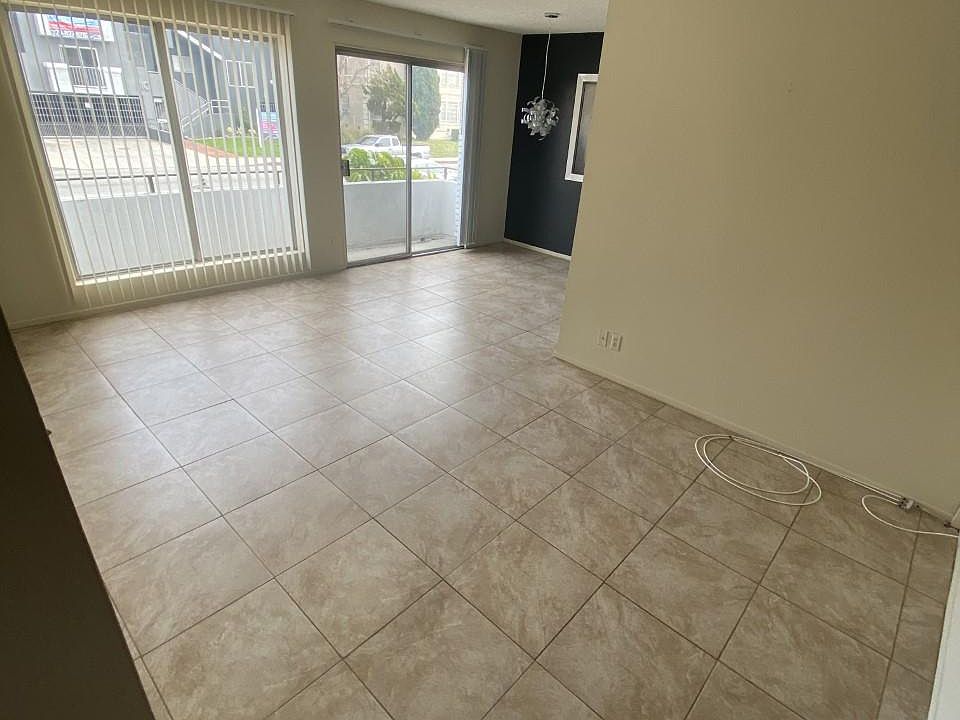 1st image of 811 Crenshaw Blvd #102