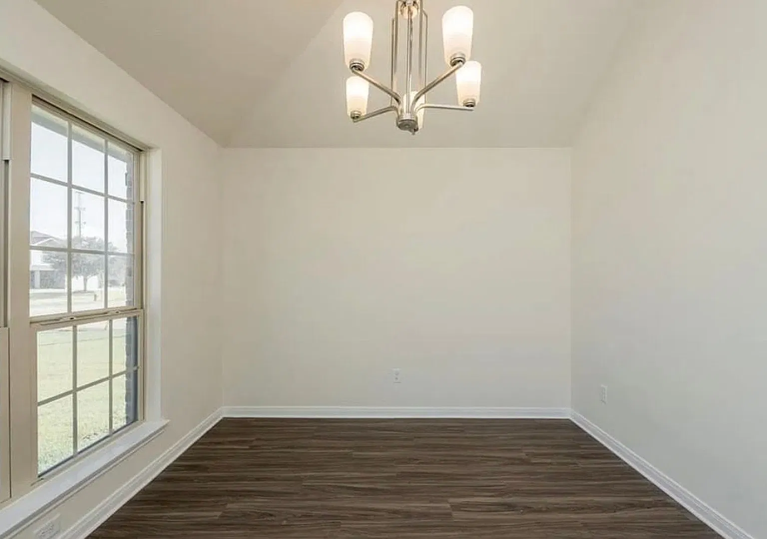 3703 Mckenzie Dr — Photo 3