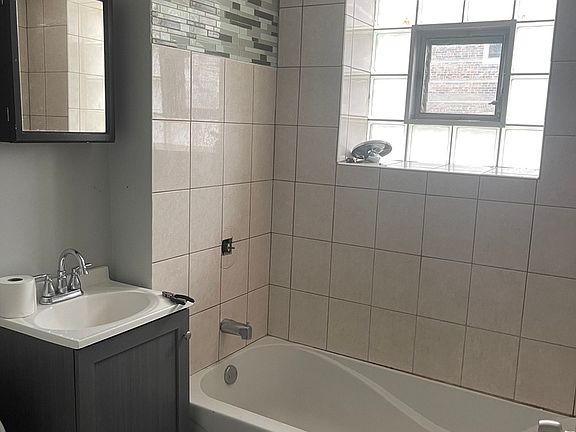 3rd image of 4833 W Gladys Ave