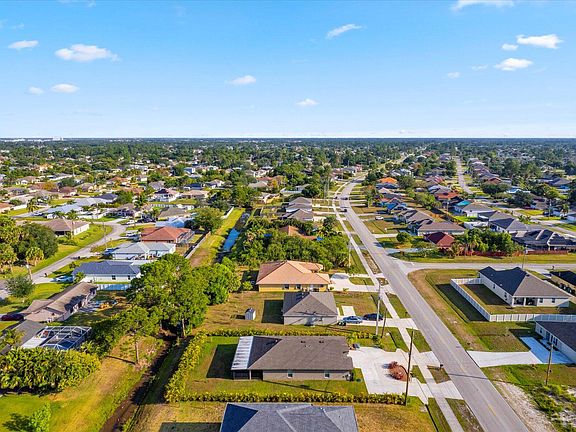 3rd image of 3718 SW Savona Boulevard