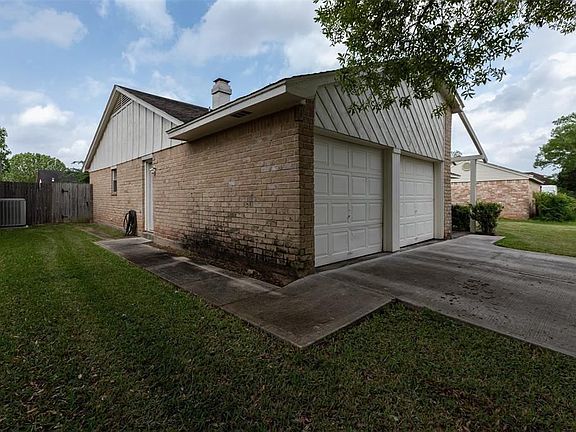 3rd image of 3119 Sam Houston Dr
