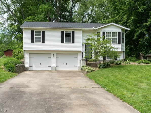 1211 Kingston Rd, Uniontown, OH 44685