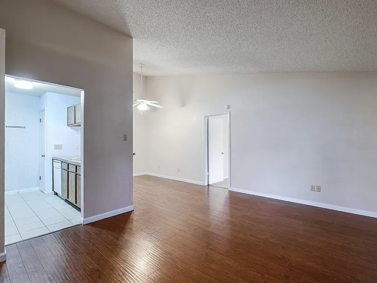 4407 Limewood Ct #B — Photo 6