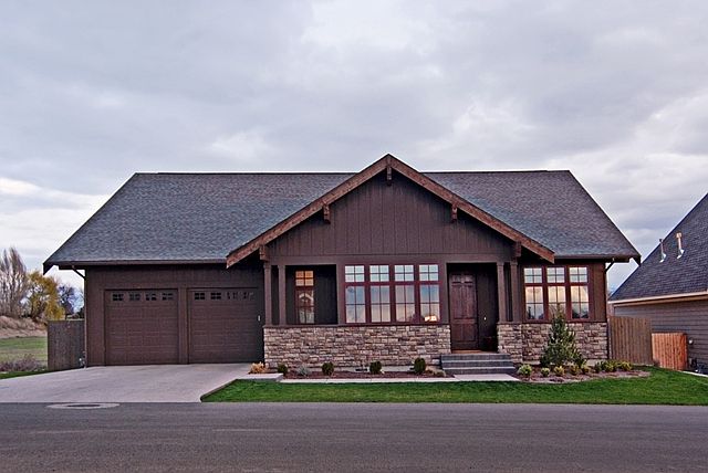 1st image of 1067 SE Crestlane Dr