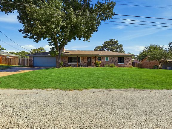 4th image of 2609 Oaks Dr