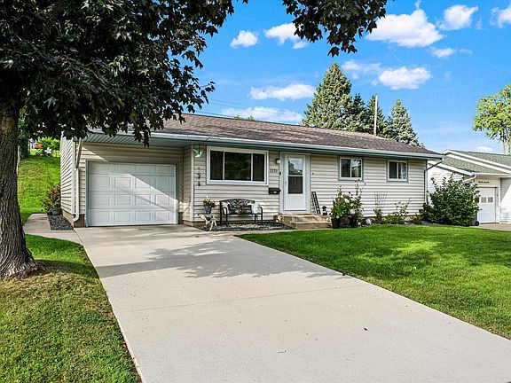 3rd image of 3279 Kaufmann Ave