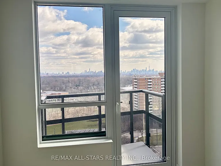 60 Central Park Dr #1502 — Photo 8
