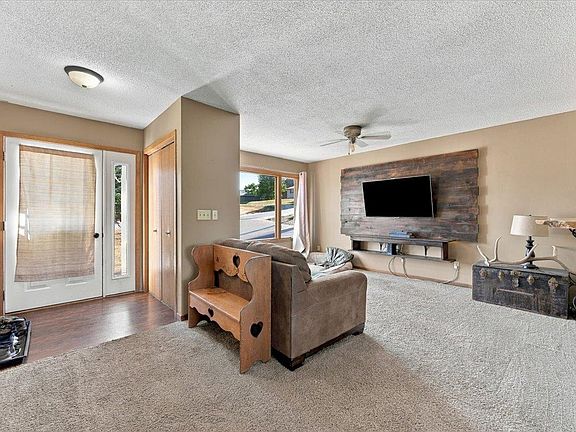 4th image of 2313 Blue Bell Dr