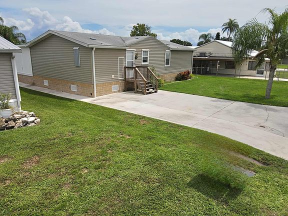 2nd image of 1081 6th Street