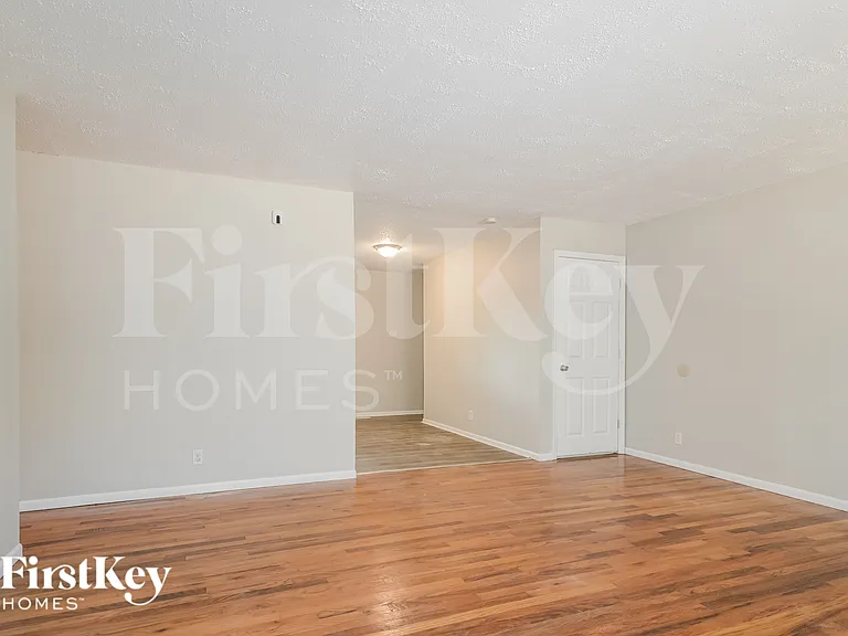 2288 Kingsford Dr — Photo 4