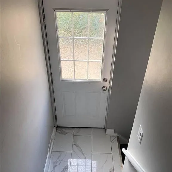 17 Mellenby St #LOWER — Photo 2