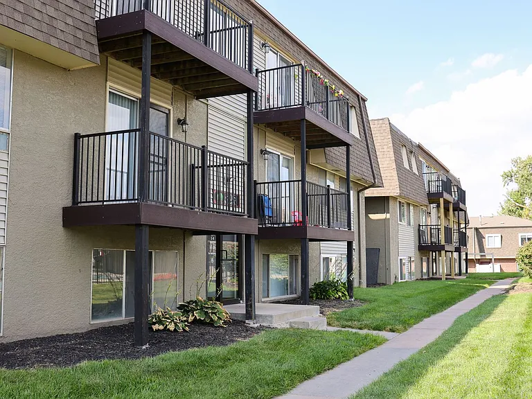 Cottonwood Apartments — Photo 18