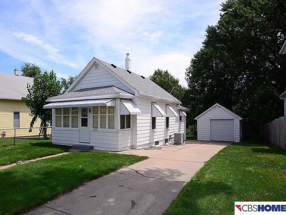 1st image of 4417 S 32nd St