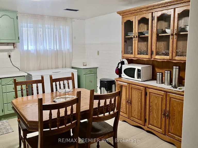 86 Harris Cres #BASEMENT — Photo 8