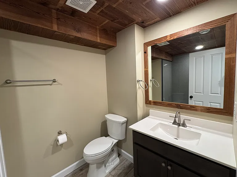 1113 E 3rd St #900 — Photo 9