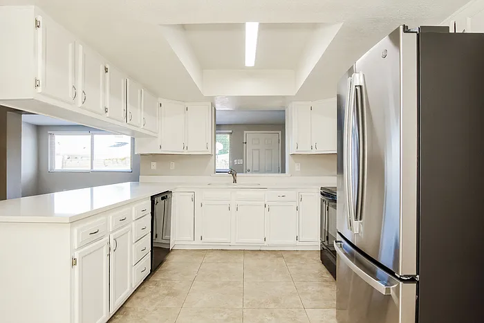 3143 W Julie Dr — Photo 6