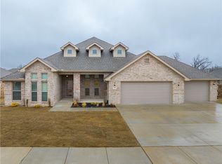 2304 Parnell St, Pea Ridge, AR 72751