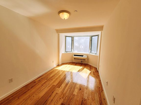 3rd image of 37-20 Prince St #6B