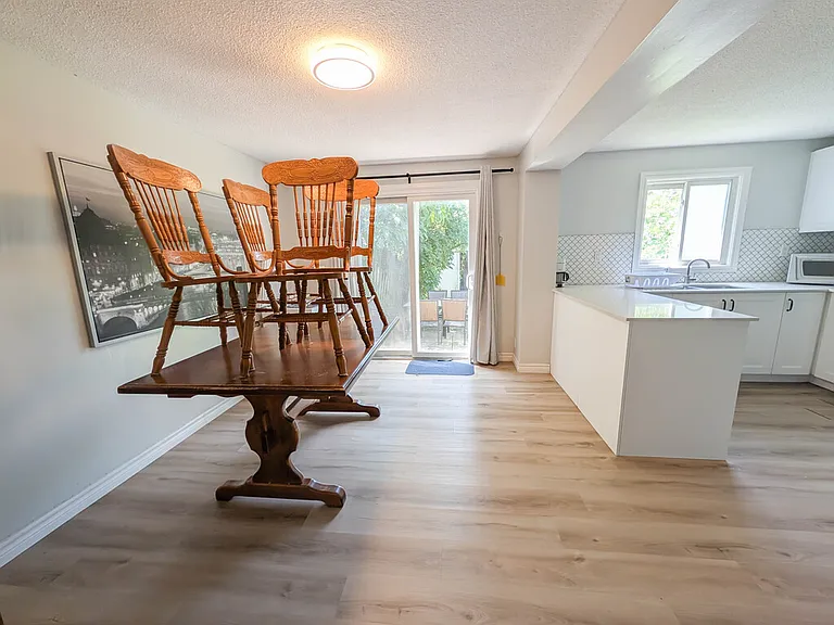 105 Tupper Dr — Photo 6