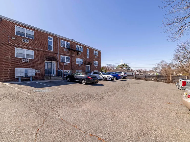 615 E Main St — Photo 6