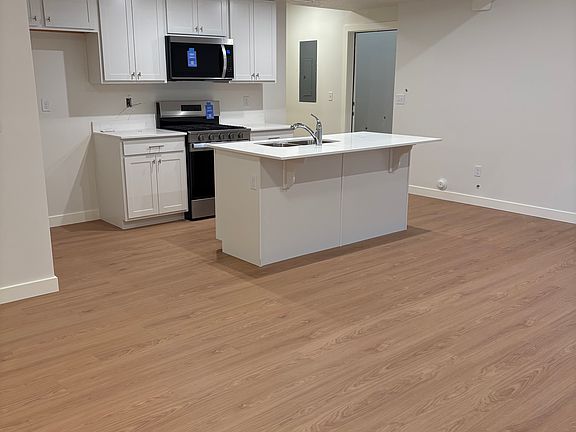 Kitchen (Refrigerator included, just not pictured)