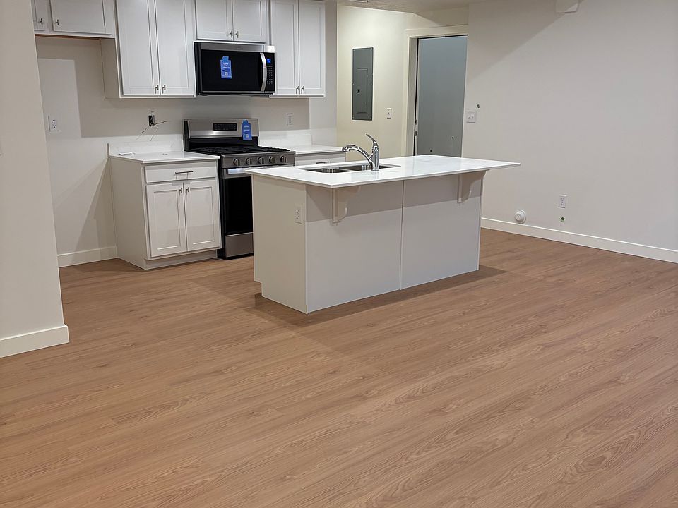 Kitchen (Refrigerator included, just not pictured)