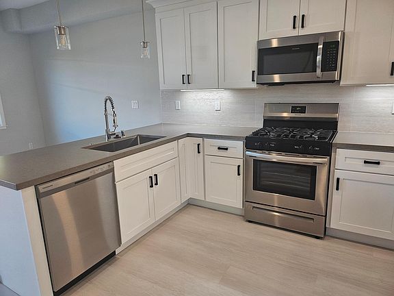 2nd image of 984 Bonita Ave