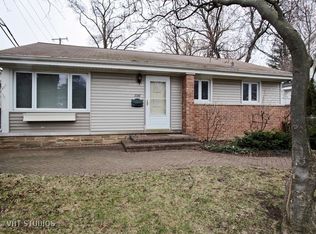 1136 Meadow Rd, Northbrook, IL 60062