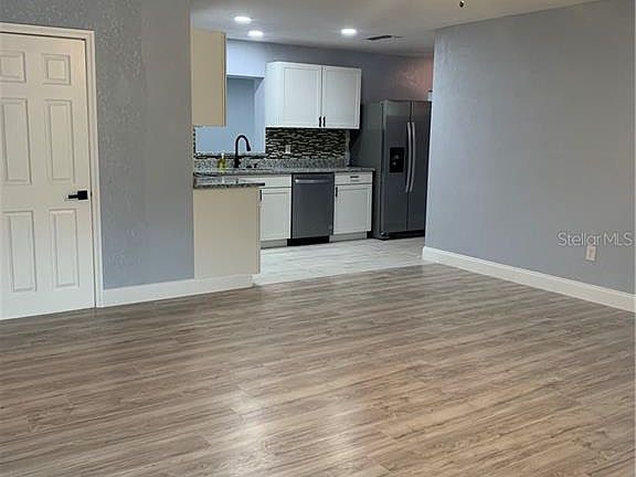 4th image of 970 W Tee Cir