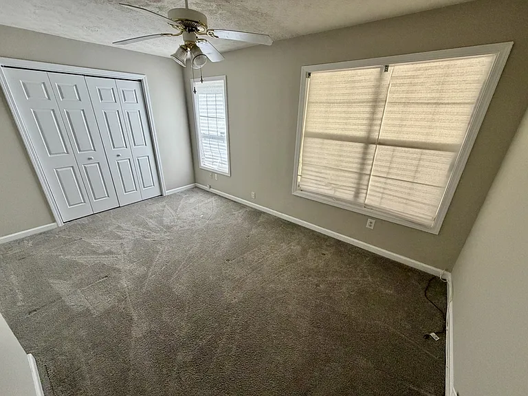 212 Kensington Trce — Photo 31