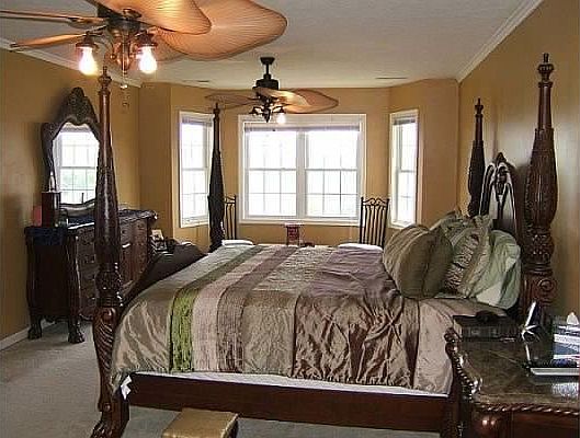 Huge Master bedroom w/spectacular views