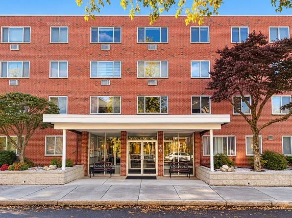 50 Green St APT 209, Brookline, MA 02446