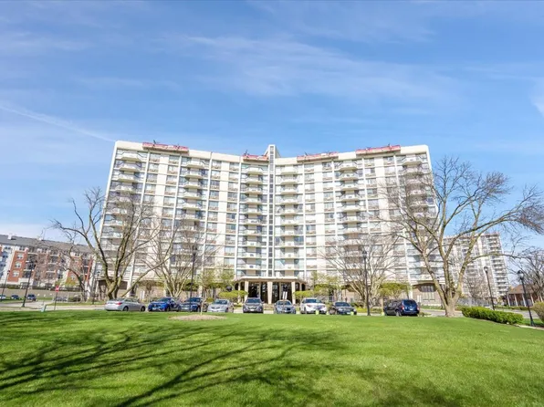 20 N Tower Rd APT 6D, Oak Brook, IL 60523