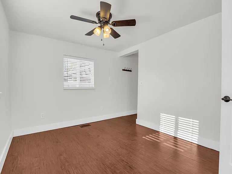 1473 N 200 W — Photo 23