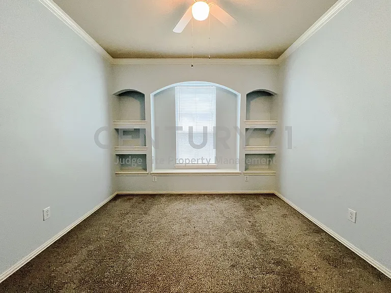 552 Kerry St — Photo 8