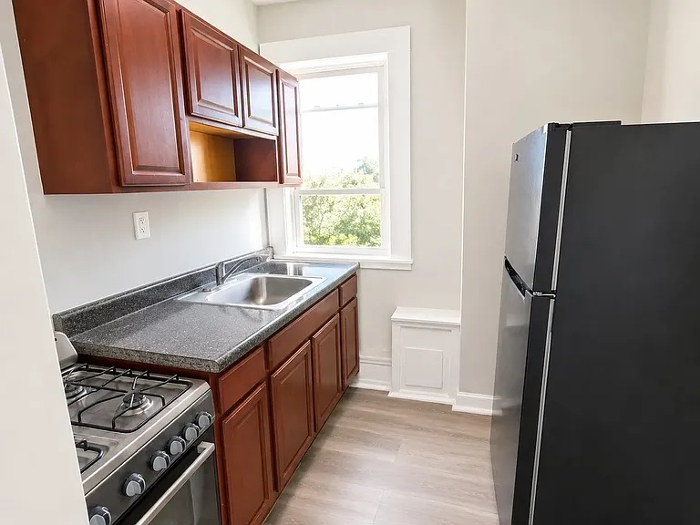 230 Littleton Ave #11 — Photo 4