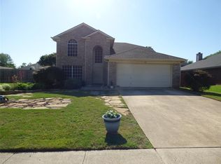 725 Black Walnut Dr, Lake Dallas, TX 75065