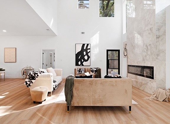 5th image of 210 Chateau Pl