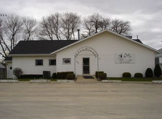 275 Jackson St, Cascade, IA 52033