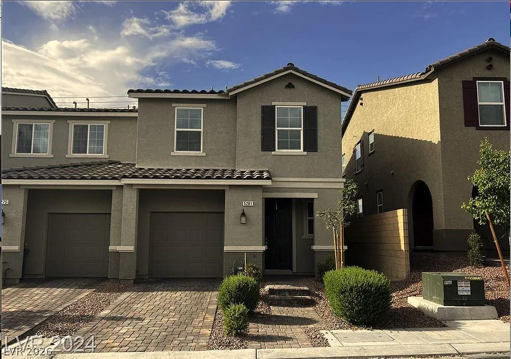 3 bed, 2.5 bath, 1722 sqft, $1,995 — Photo 2
