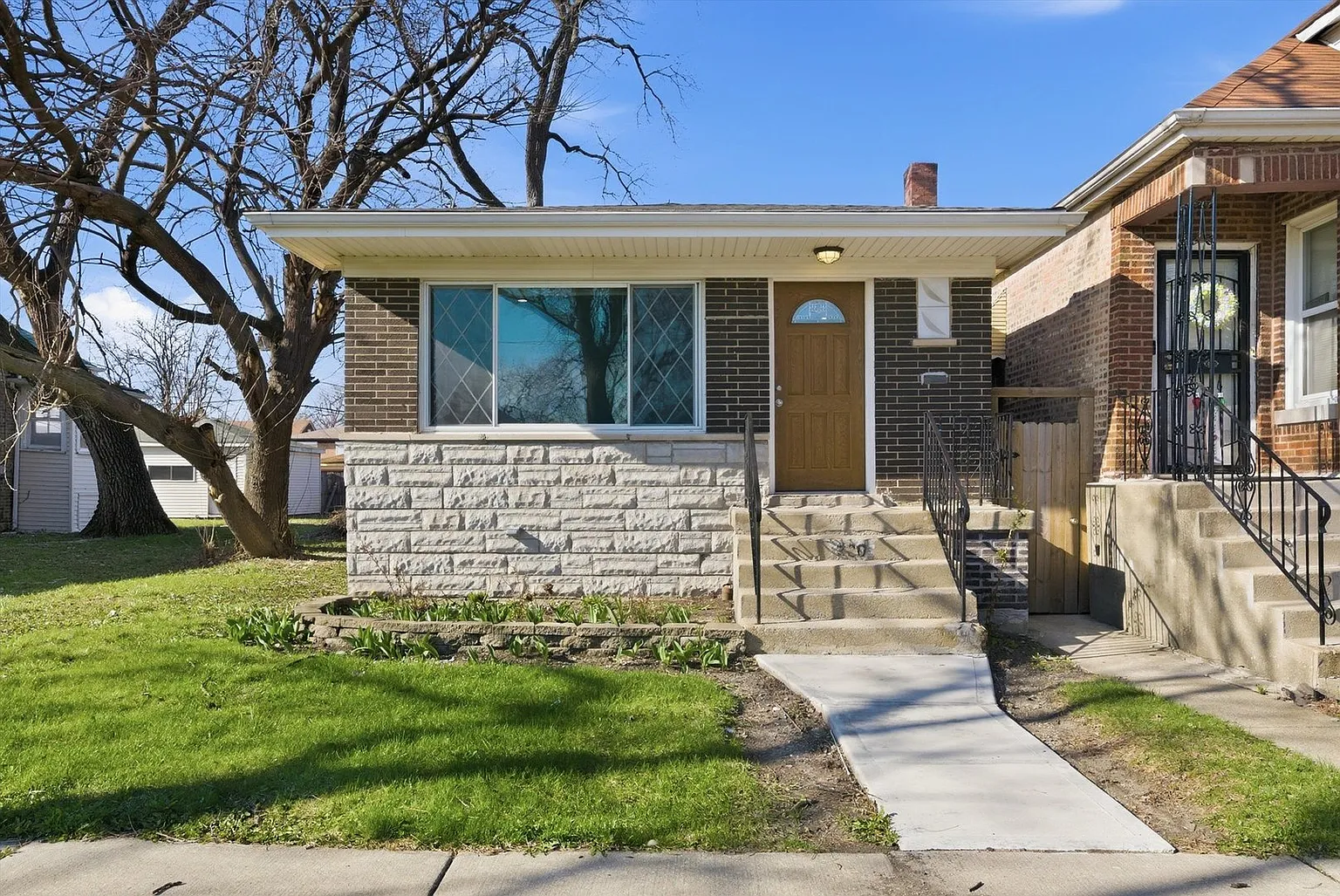 320 W 101st Pl photo 1