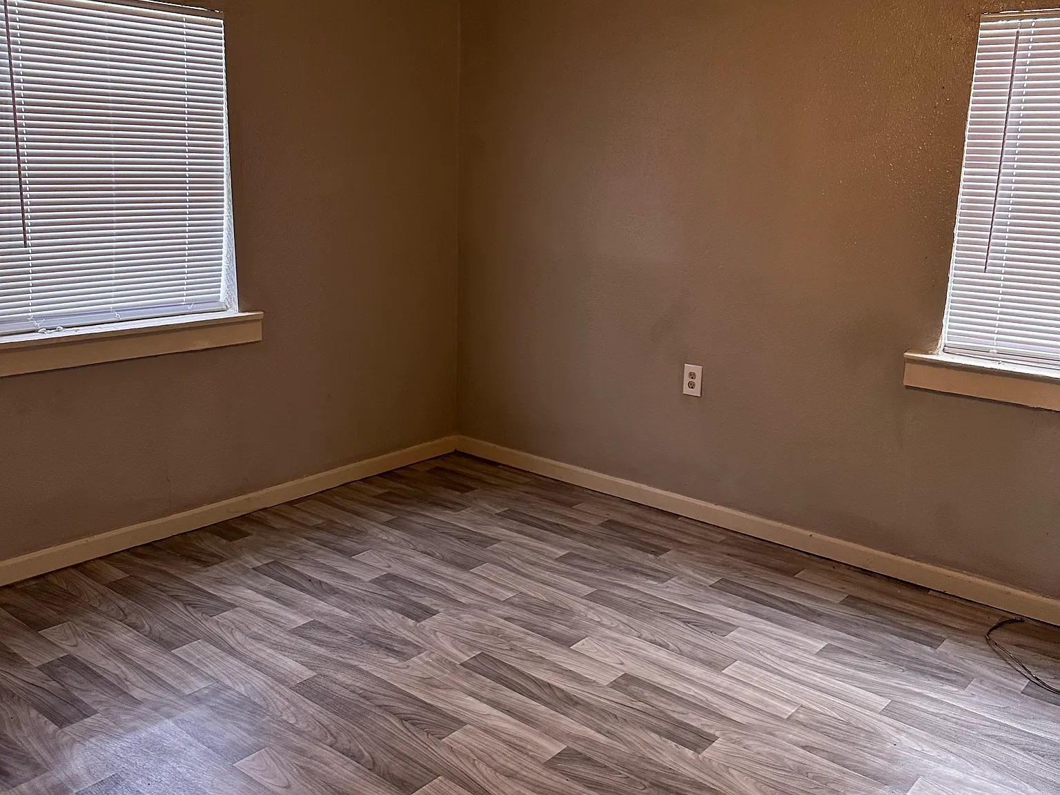 4 bed, 2.0 bath, 1080 sqft, $1,500 — Photo 2