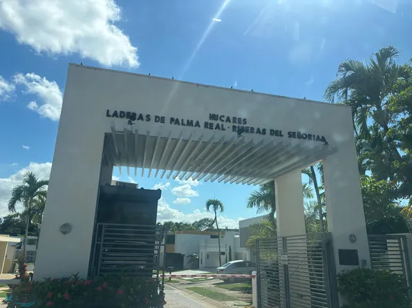 W Four 14 Calle Calderon De La Barca Urb Hucares #4-14, San Juan, PR 00926