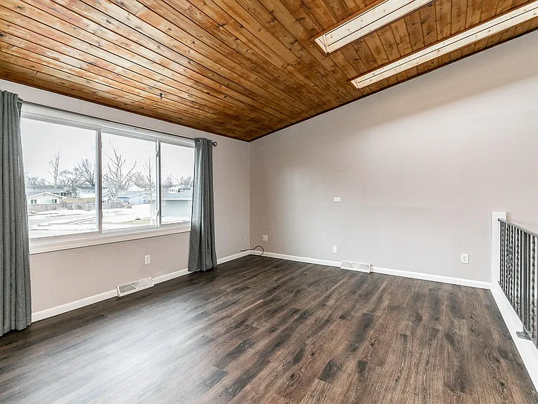 130 Harbet Ave NW — Photo 7