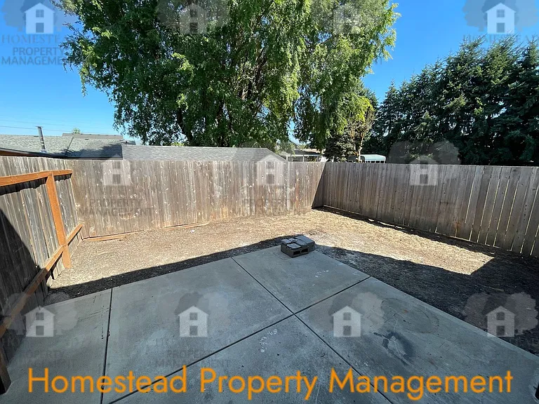 1449-1451 Northgate Dr — Photo 25