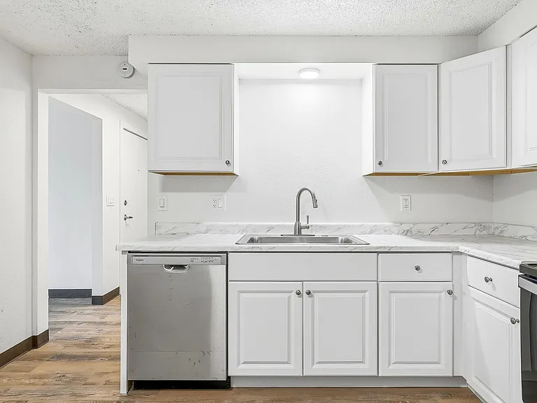 1 Month Free Rent Move In Special! Under New Management! — Photo 4