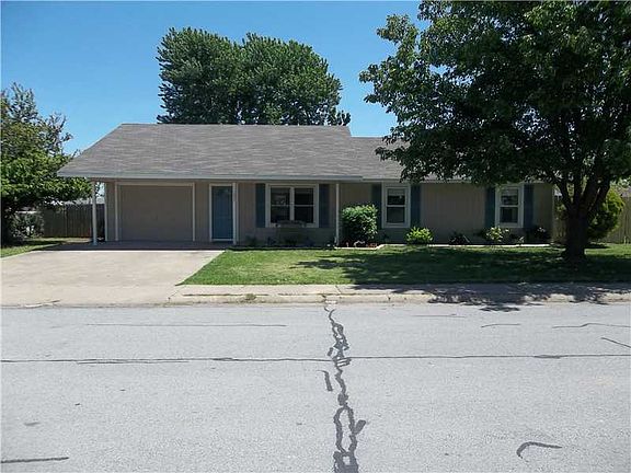3rd image of 1003 Henegar Dr