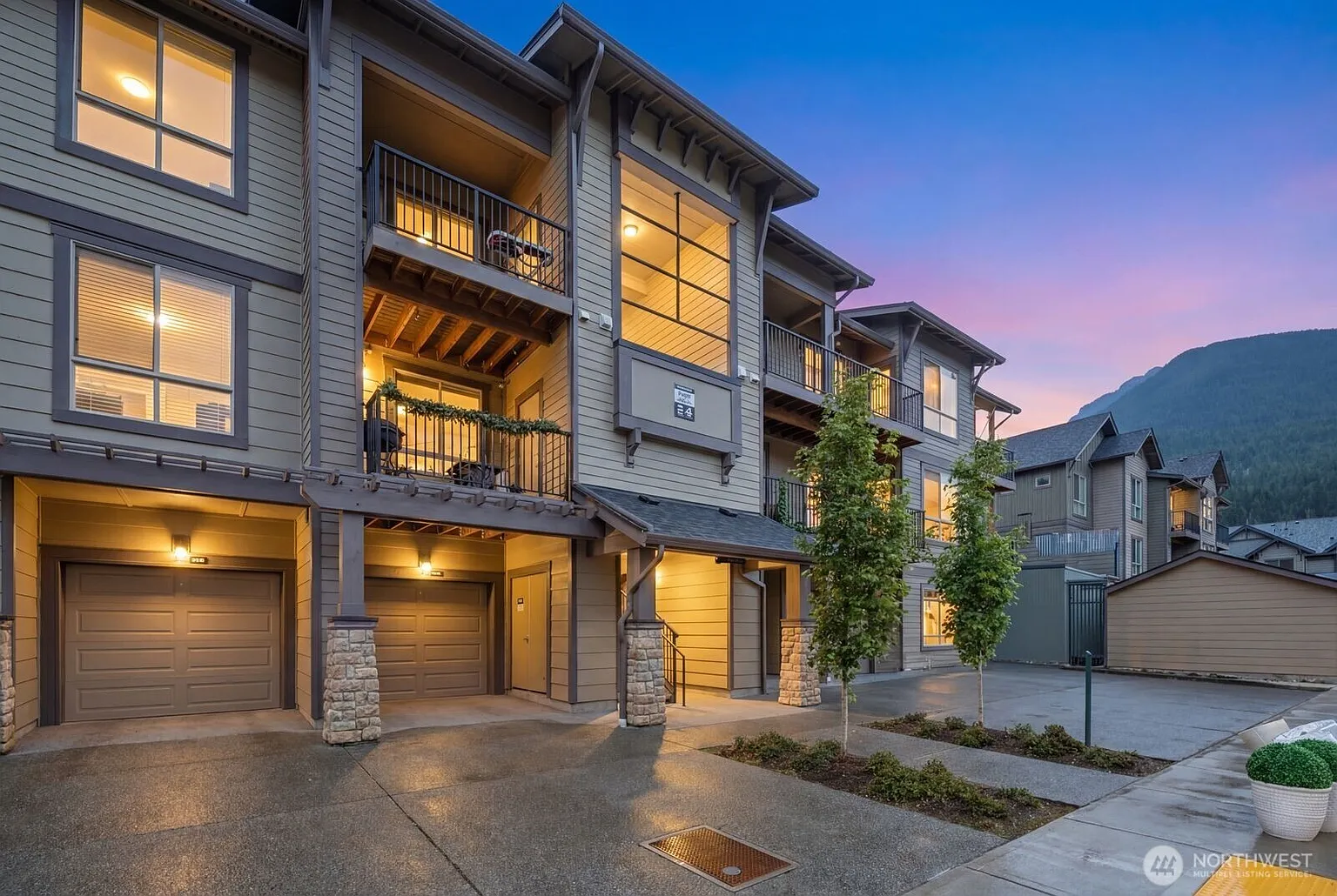 1237 Meander Way SE #101 photo 1