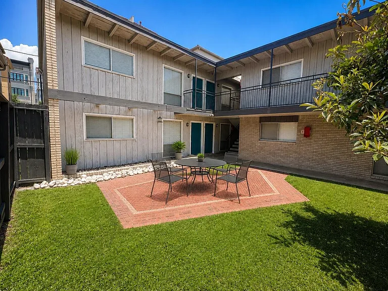 2414 Mimosa Dr #7 — Photo 6
