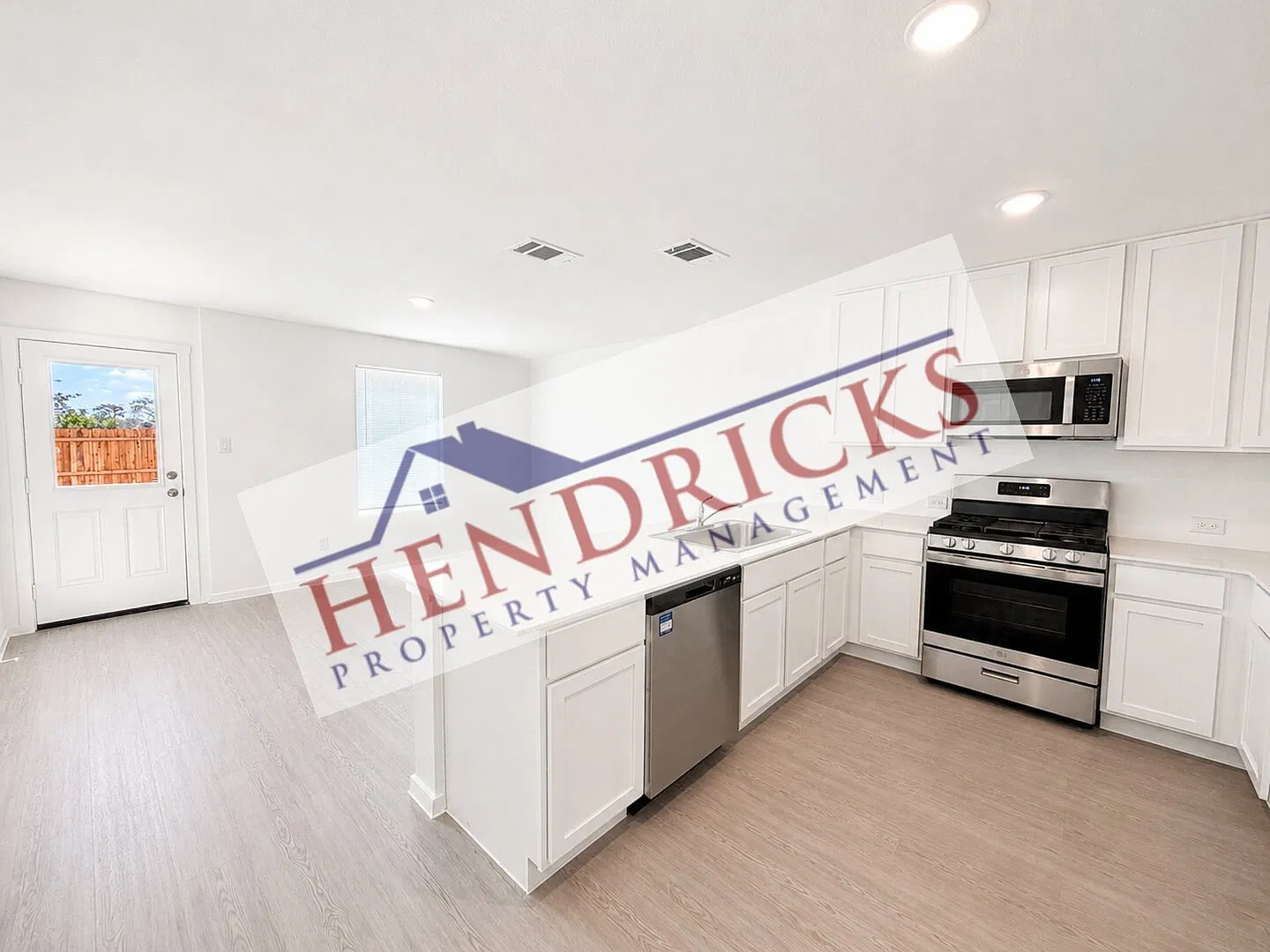 Move-In Special. 1 Month Free Rent with an 18-month lease — Photo 3